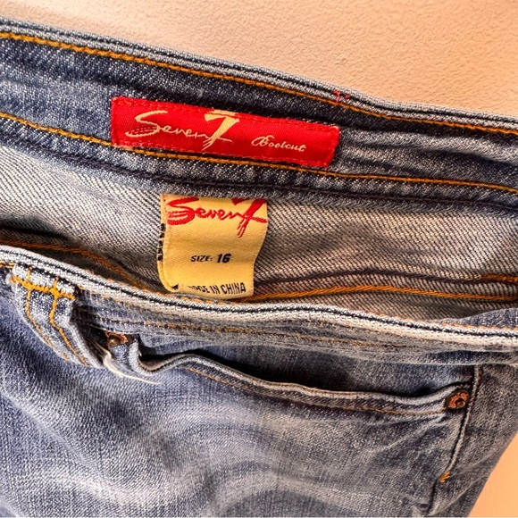 Relaxed Fit Blue Jeans - Picture 3 of 3